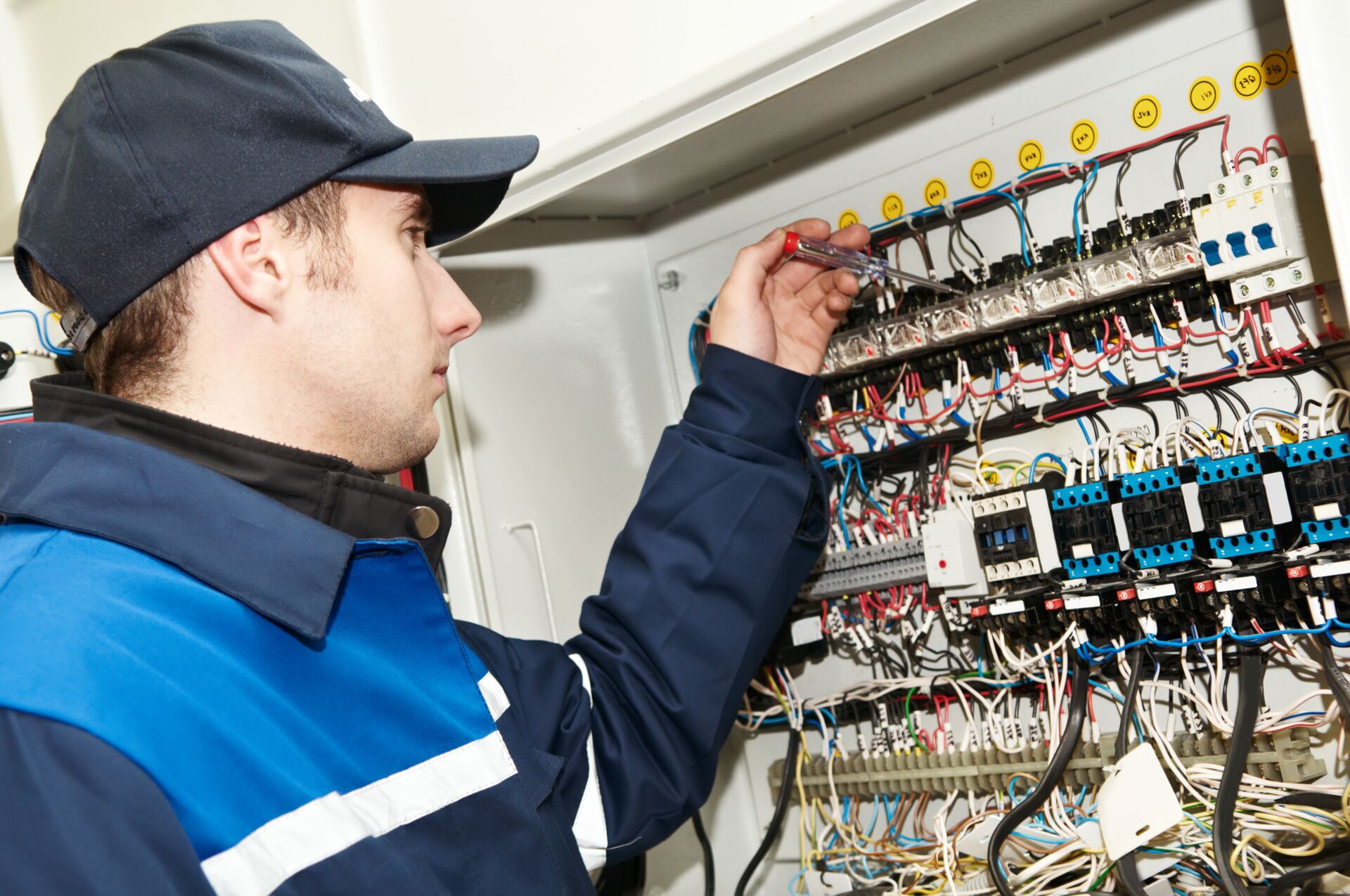 Technische Vorraussetzungen wie Spezialwerkzeuge und Messgeräte sind für uns maßgebend Technische Vorraussetzungen wie Spezialwerkzeuge und Messgeräte sind für uns maßgebend